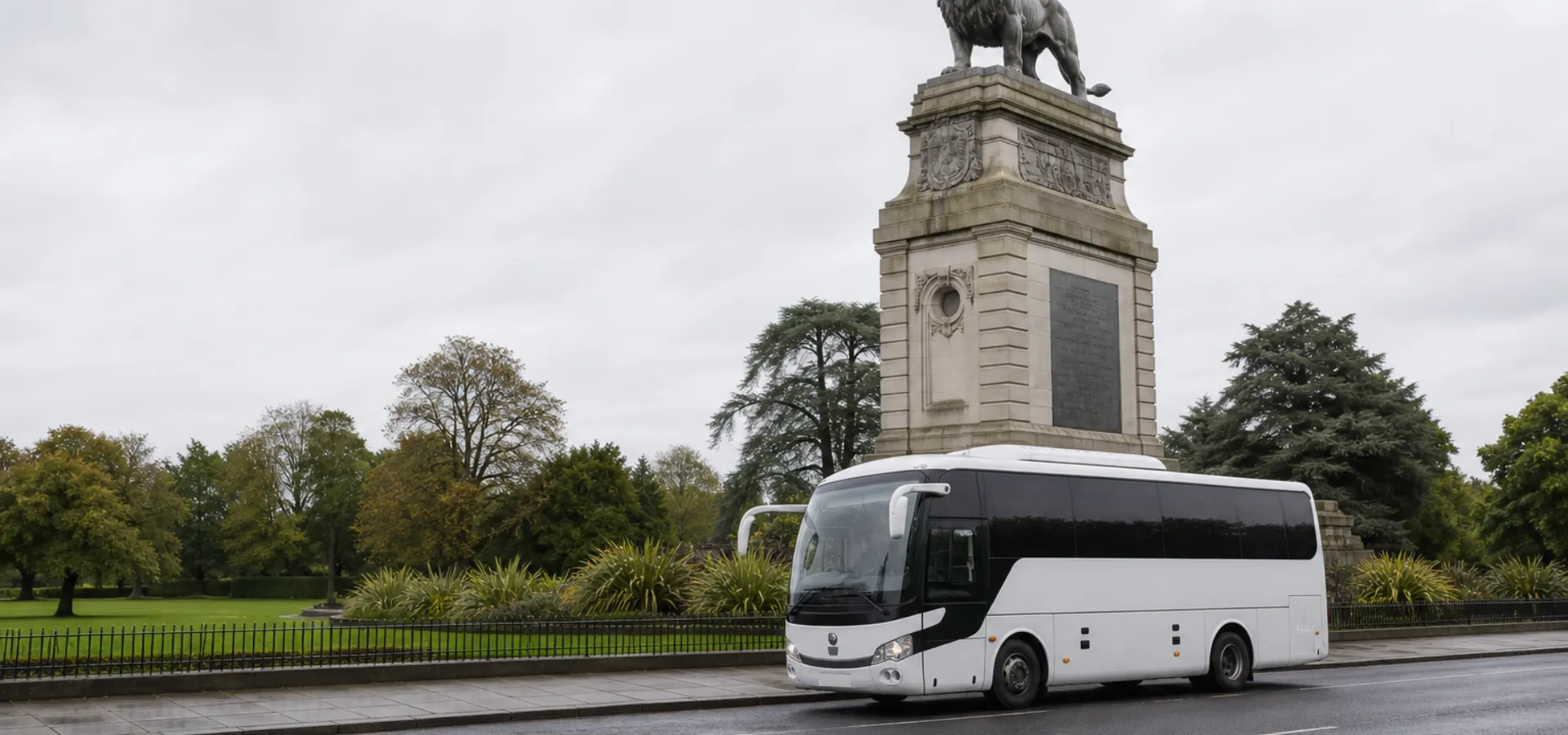 Illustration of a coach beside the Maiwand Lion monument in Reading